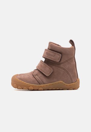BAREFOOT LUKE  - Bottines - brown