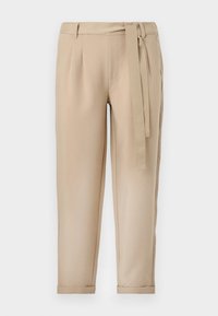 Beige bukser med en tætsiddende talje, folder og et matchende bælte. Taperede ben med omslag i kanten, lavet af et glat materiale.