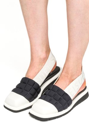 SUÈI, SUÈI SLINGBACK BLACK AND WHITE WITH SQUARED TOE - Ballerine sling - white