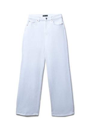 Jeans bianchi a vita alta e gamba larga con chiusura a bottone e cerniera, passanti per cintura e cinque tasche.