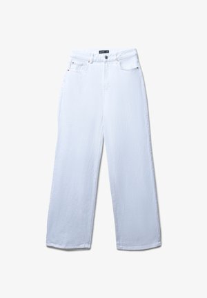 Jeans bianchi a vita alta e gamba larga con chiusura a bottone e cerniera, passanti per cintura e cinque tasche.