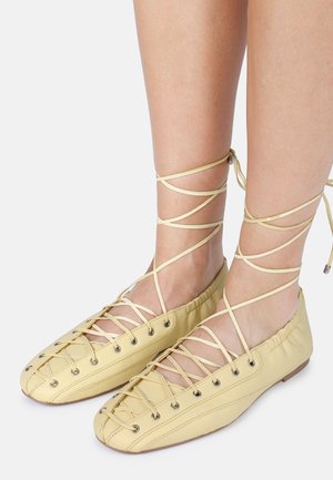 SER-AJAA - Balerinke - butter yellow