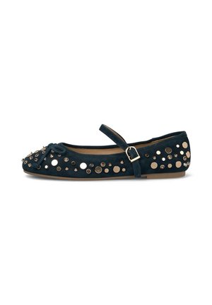 Ballet flat en velours bleu foncé avec un bout rond, orné de clous métalliques et d'un nœud décoratif, avec une bride à boucle.