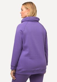 Ulla Popken MIT STEHKRAGEN RAGLANFORM LANGE ÄRMEL  - Felpa - helles lila