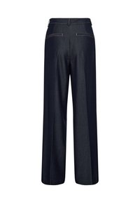 A sötétkék vászon széles szárú nadrág magas derékkal, hátul zsebekkel és kontrasztos varrással rendelkezik. Az anyag sima, tartós textúrájú.