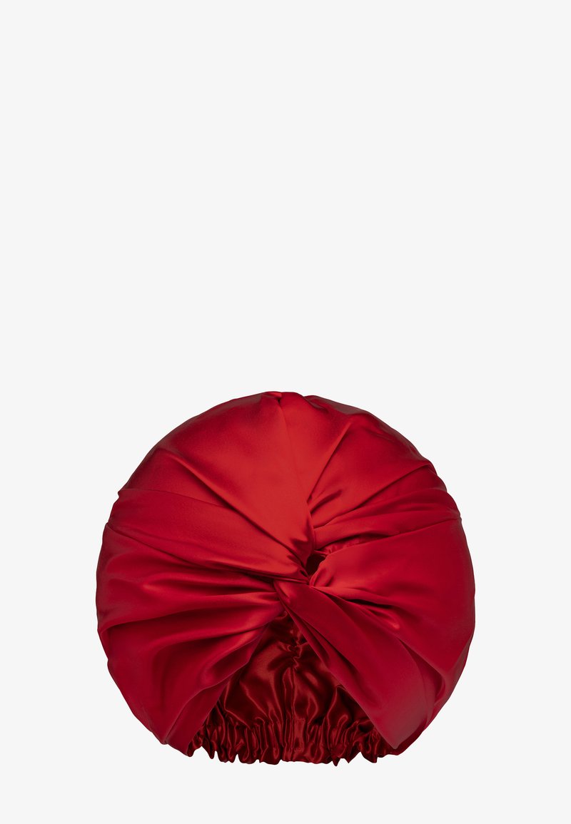 Roter Satin-Haarwickel mit einem gedrehten Knotendesign und gerafften Kanten. Glatte Textur und runde Form, ideal zum Haarschutz.