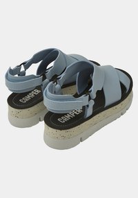 Camper ORUGA UP - Sandalias con plataforma - hellblau