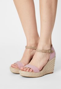s.Oliver Platform sandals - red