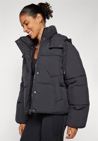 ONLY Play ONPHOPE SHORT JACKET - Zimní bunda - phantom