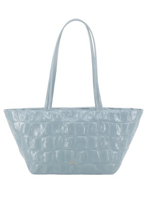 Hellblauer Tragetasche mit Krokodilmuster und glänzendem Finish, konischer Form und zwei Schulterriemen. Goldfarbenes Logodetail auf der Vorderseite.
