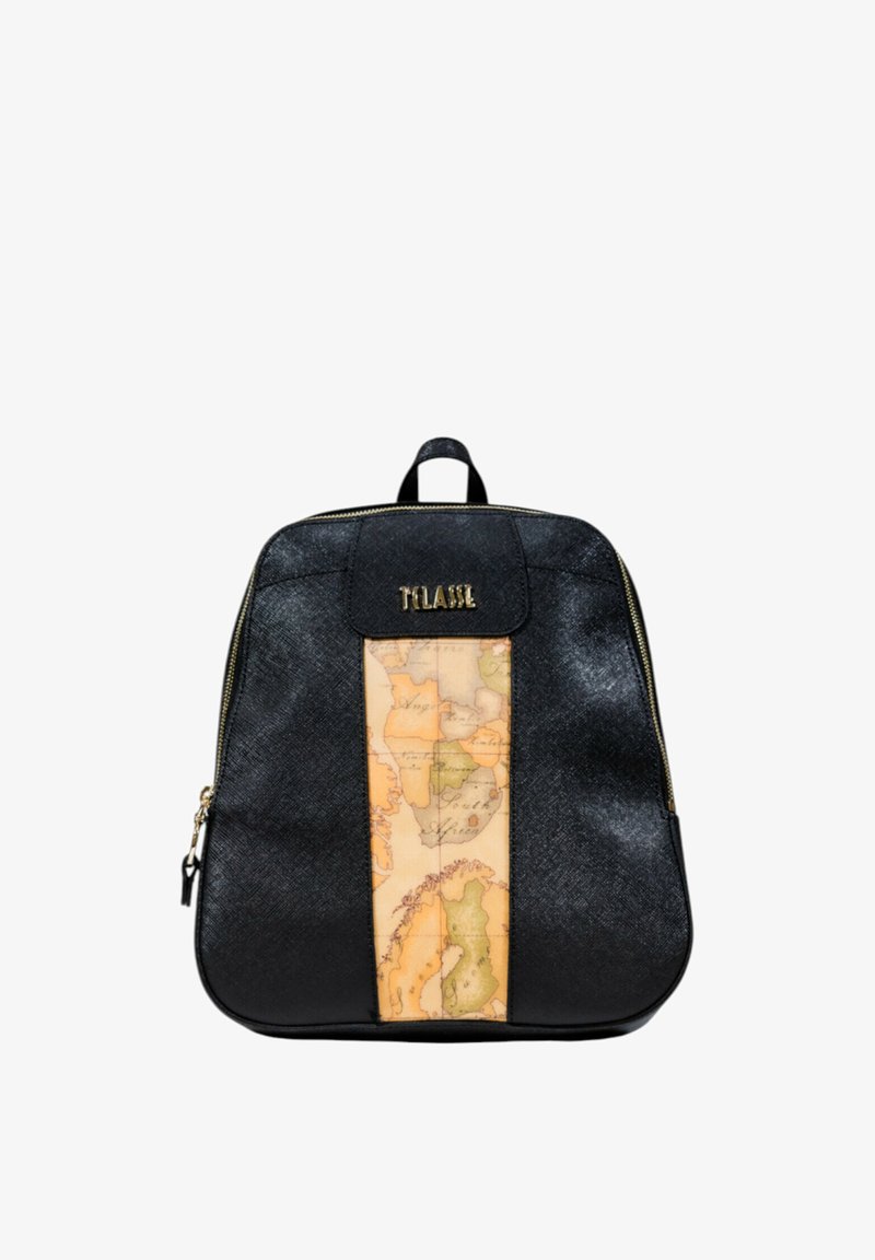 Sac à dos noir en matériau synthétique texturé, avec un grand panneau central à motif de carte et des accents en métal doré.