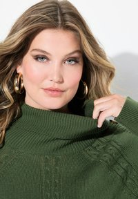 MIAMODA PONCHO-STYLE ZOPFMUSTER ZIPFELSAUM - Strickpullover - dark green
