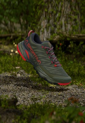 La Sportiva, AKASHA II - Обувки за бягане по пресечен терен - cypress/mountain red