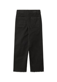 Svarta jeansshorts med rak skärning, fransig fåll och design med fem fickor, med ett märkeslapp på midjebandet.