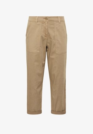 Beżowe spodnie o kroju krótkim z przednimi naszywanymi kieszeniami, zapięciem na guziki, szlufkami na pasek i podwiniętymi mankietami.