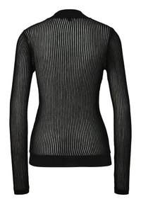 Czarny, żeberkowy top z długim rękawem z teksturowanym wzorem siateczkowym, z jednolitym czarnym wykończeniem u dołu i na mankietach. Widok z tyłu pokazuje wzór w pionowe pasy.