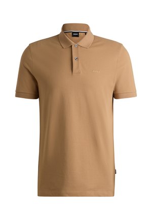 Polo à manches courtes en coton beige, avec un col à bouton, deux boutons et un logo "BOSS" brodé sur la poitrine gauche.