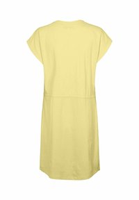 Dzeltenas kokvilnas kleita ar brīvu piegriezumu, īsām piedurknēm un jostasvietas šuvi. Gluda tekstūra, ceļgala garums un vienkāršs dizains.