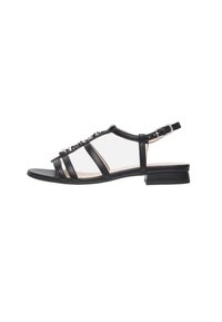 Sandal in pelle nera con design aperto, tacco piatto, cinturini incrociati e hardware decorativo sul davanti. Fascia regolabile alla caviglia.