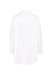 Chemise blanche à manches longues avec col, poignets boutonnés et pli central au dos, vue de dos sur un fond uni.