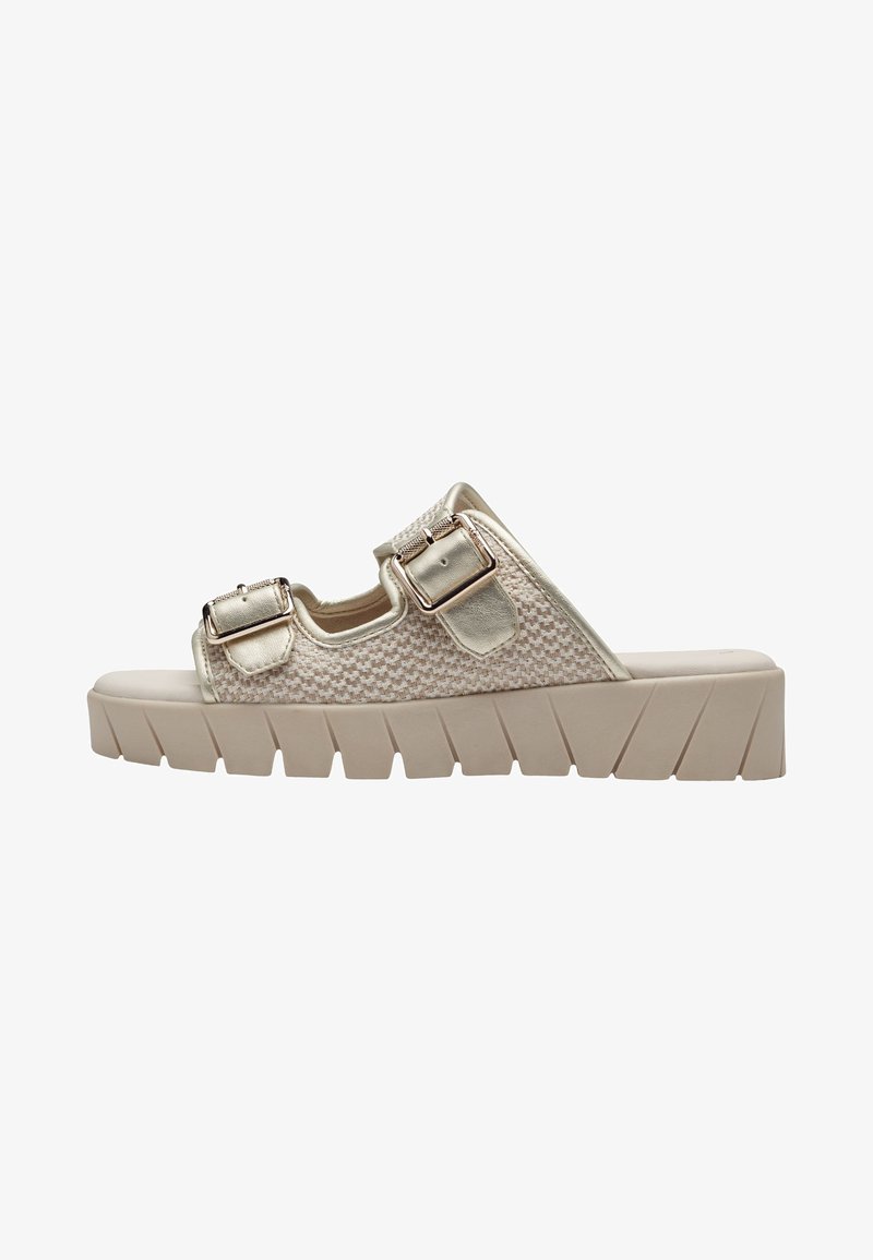 Des sandales à glissière beiges avec un dessus texturé, deux boucles et une semelle épaisse rayée. Présente une finition lisse et un design robuste.