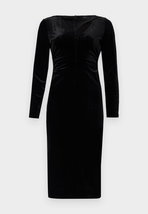 Abito lungo in velluto nero con maniche lunghe, design aderente, scollatura a V, leggera arricciatura e orlo al ginocchio. Texture liscia.