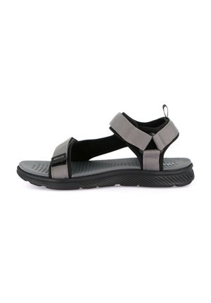 Sandal grigia con cinturini in tessuto regolabili, suola nera testurizzata e soletta imbottita. Presenta una piccola linguetta sul tallone.