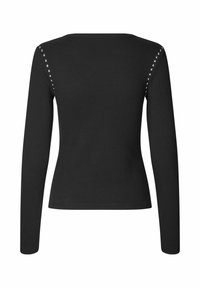 Top negru cu maneci lungi, cu un design ajustat, realizat din material ribbed, având embellishments argintii de-a lungul cusăturilor umerilor.