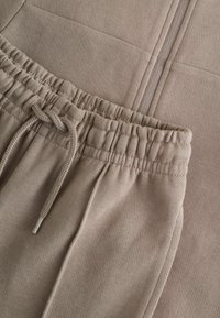 Unausgewählt, mink brown