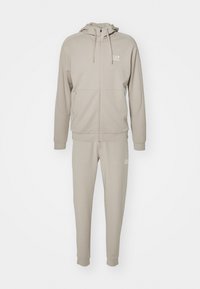 Unselected, cobblestone