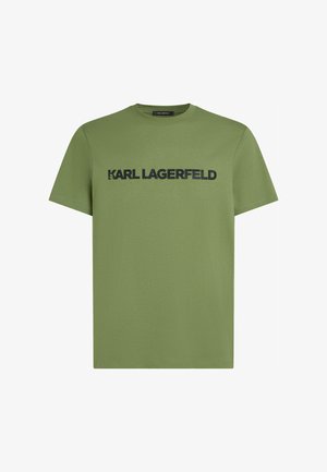 Olívazöld pamut póló fekete "KARL LAGERFELD" logóval a mellrészen, rövid ujjú és kerek nyakkivágással.