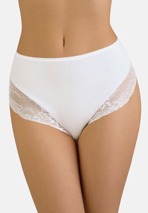 Des sous-vêtements blancs taille haute en coton lisse, dotés de délicates panneaux en dentelle sur les côtés, avec des bords festonnés le long de la taille.