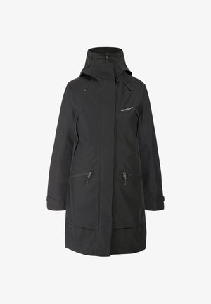 Musta vedenpitävä takki, jossa on korkea kaulus, säädettävä huppu, kaksi sivutaskua vetoketjulla ja rintamuksessa logo. Sileä pinta, istuva leikkaus.