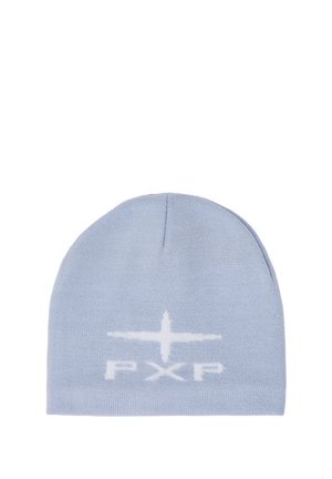 Gorro de punto azul claro con una cruz blanca y el logo "PXP" centrado en el frente.