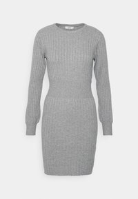 Harmaa ribbineulottu neulemekko, jossa pitkät hihat, pyöreä pääntie ja istuva vyötärö. Mekossa on tekstuuri kangas ja polven mittainen malli.