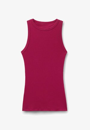 Top sin mangas, ajustado y acanalado en color magenta intenso con cuello redondo, presentado plano sobre un fondo blanco.