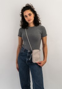 Johnny Urban JOSH UNISEX Sac bandoulière sand/sable