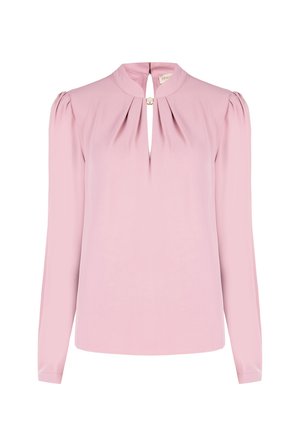Blusa a maniche lunghe di colore rosa chiaro con scollatura a chiave, dettagli arricciati sulle spalle e texture del tessuto liscia. Design con colletto a band.