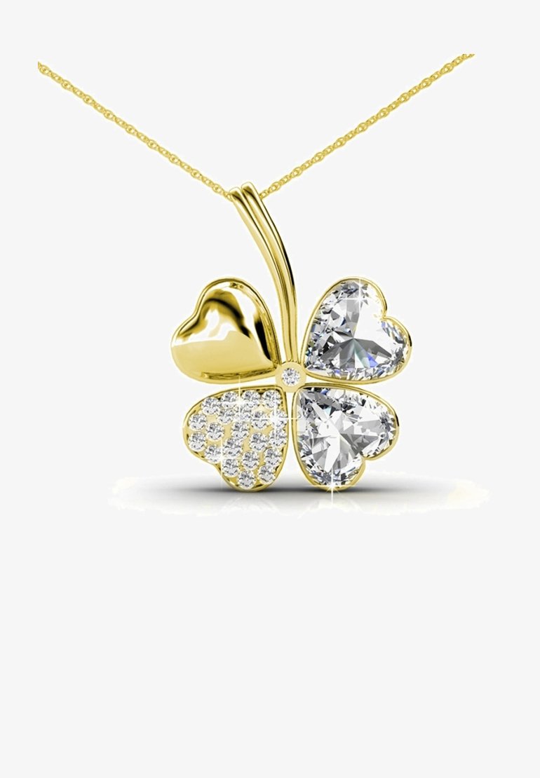 Collier en or avec un pendentif en forme de trèfle à quatre feuilles, orné de trois cristaux en forme de cœur et d'une section de petites pierres claires, finition polie.