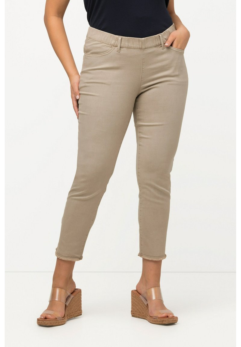 Ulla Popken - SIENNA - Pantalon classique - mastic foncé, Agrandir