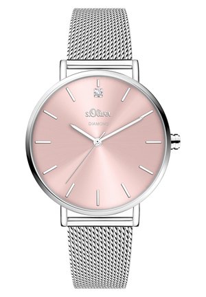 Polshorloge met zilveren mesh-band, roze wijzerplaat, minimalistische zilveren uurmarkeringen en een kleine diamant op de positie van 12 uur.