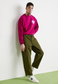 Manastash FLEX CLIMBER WIDE LEG - Pantalon classique - oliv