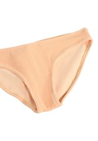 Ferskenfarget bikini-bunn med teksturert stoff, som har en glatt innerside, elastisk midjebånd og sømløse kanter for komfort.