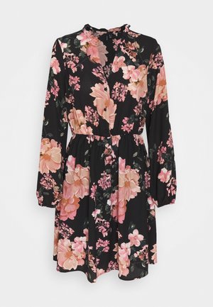 Sort langærmet kjole med pink og ferskenfarvet blomsterprint, knaplukning foran, indsnøret talje og flæsekant på kraven.