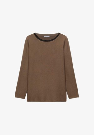 Suéter marrón de tela suave, con cuello redondo adornado con cuentas negras. Mangas largas y ajuste relajado.