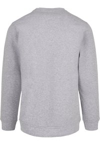 Grå crewneck hettegenser med lange ermer, et enkelt design, myk tekstur og ribbede mansjetter og kant.