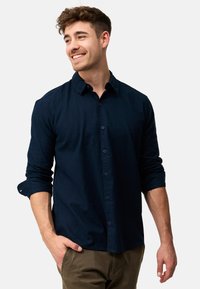Marine button-down skjorte lavet af letvægtsstof, med krave, lange ærmer som er opslået, og en lige skæring.