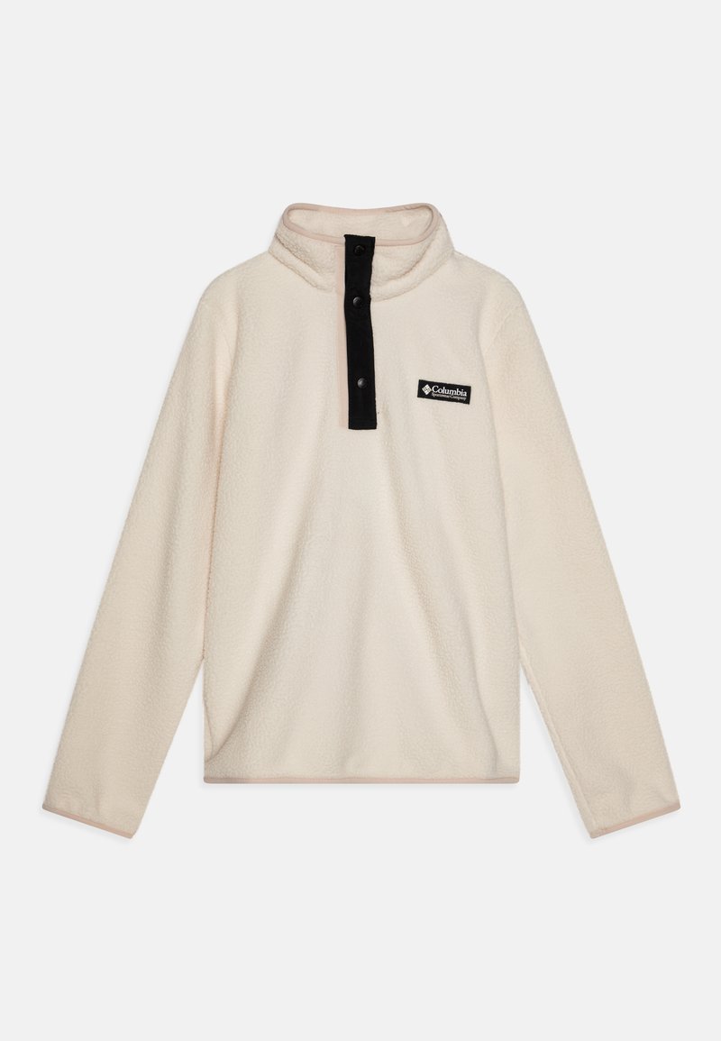 Kremfarget fleece-pullover med høy krage, svart knappestolpe og en liten svart logo-patch på venstre side. Myk tekstur, lange ermer.