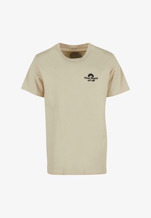 Beżowa bawełniana koszulka z krótkim rękawem, okrągłym dekoltem oraz czarnym nadrukiem graficznym z napisem "The Root of all" na lewej piersi.