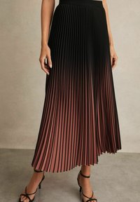 Reiss REGULAR FIT MARLIE czarny